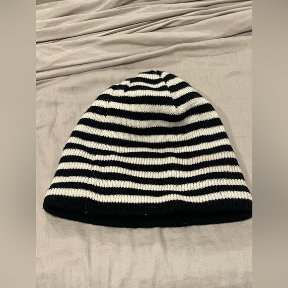 Girls Roxy Beanie - Picture 2 of 3